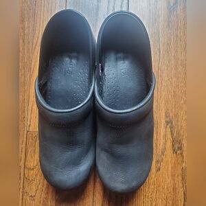 Sanita Clogs Women's Size US 7 EU 38 Black Leather Slip On Nursing Comfort Shoes